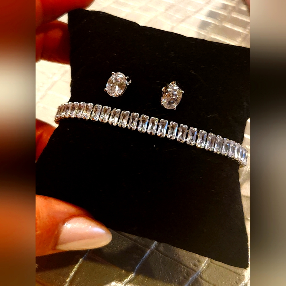New Design Sparkling Ice Cubic Zirconia Braslet And Stud Earrings 925 Sterling 65$